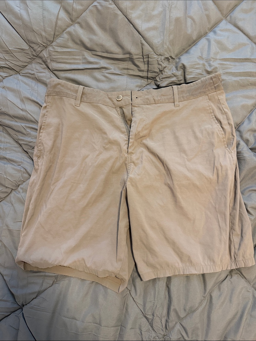 Men's Flat Front Chino Shorts in Light Khaki